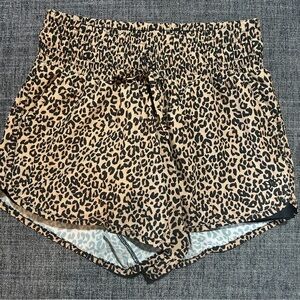 Albion Fit Leopard Lunge Shorts Size S